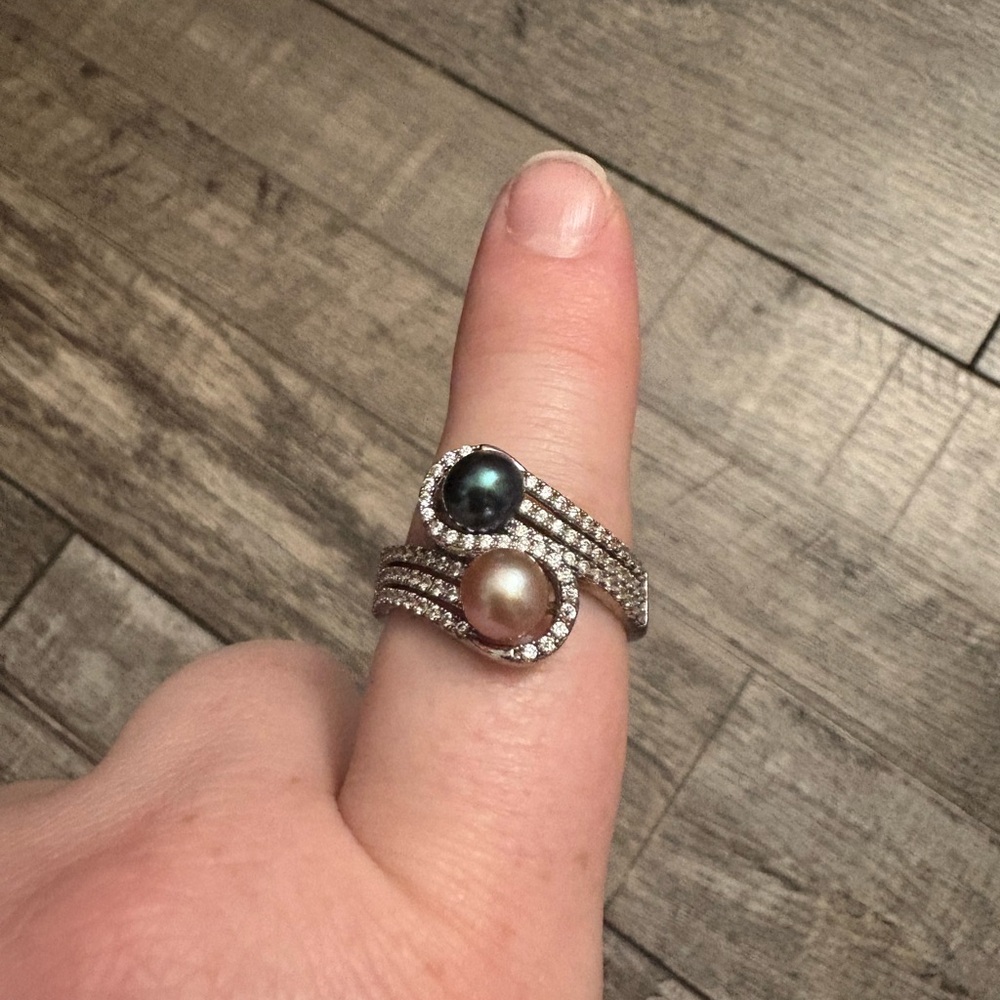 Vantel pearls 5th avenue ring